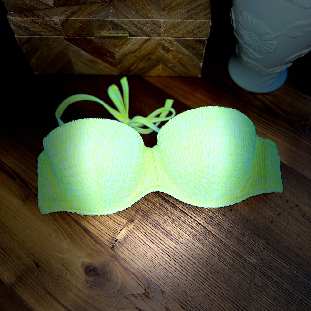 VICTORIAS SECRET Women's Bikini Top Size 36C